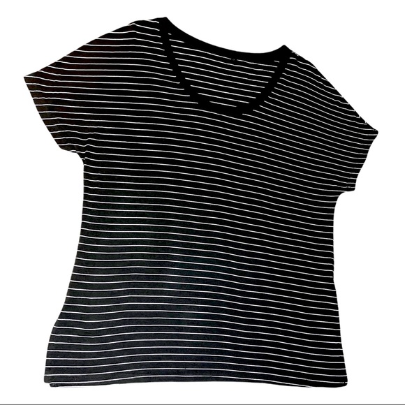 ⭐️Black and white striped short sleeve scoop neck t-shirt size large women’s - Picture 4 of 8